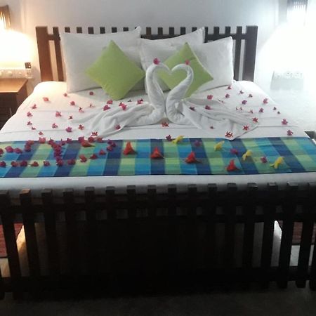 Butterfly Jewel Bed and Breakfast Unawatuna Exteriör bild