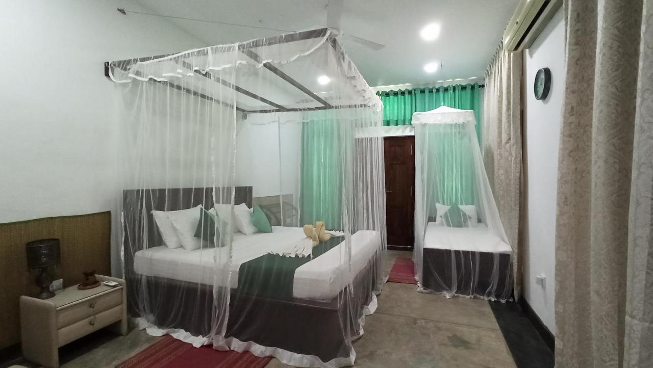 Butterfly Jewel Bed and Breakfast Unawatuna Exteriör bild