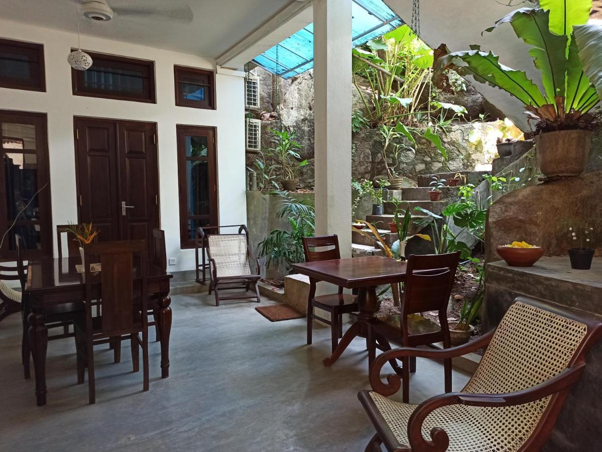 Butterfly Jewel Bed and Breakfast Unawatuna Exteriör bild