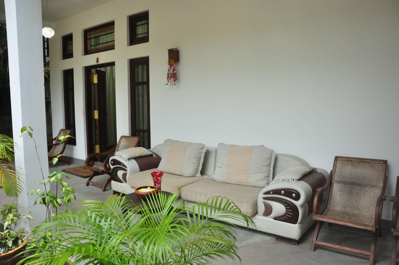 Butterfly Jewel Bed and Breakfast Unawatuna Exteriör bild