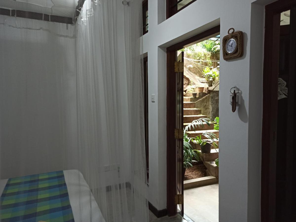 Butterfly Jewel Bed and Breakfast Unawatuna Exteriör bild