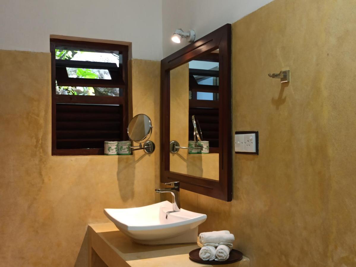 Butterfly Jewel Bed and Breakfast Unawatuna Exteriör bild